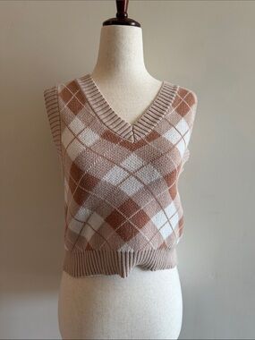 Say What? Argyle V-Neck Sweater Vest in Dusty Rose and White